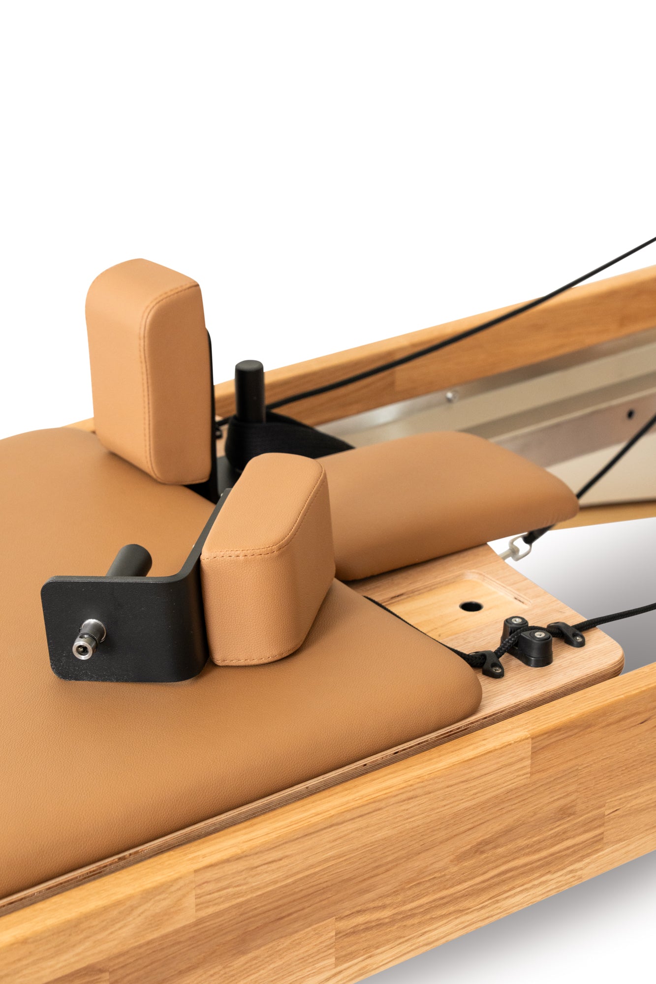 Galaxy Reformer Tower — Detalle de apoyahombros en leatherette camel
